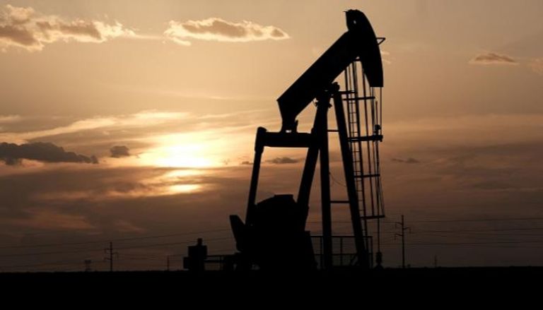 النفط ينخفض للجلسة الخامسة على التوالي بسبب مخاوف من ضعف الطلب