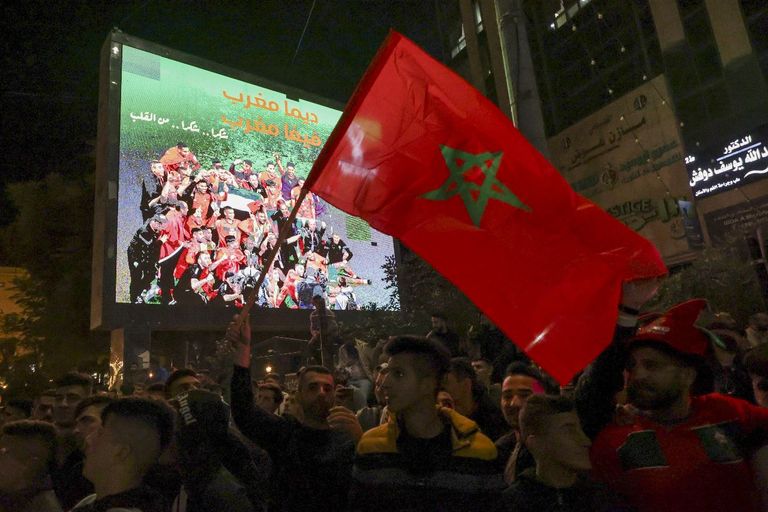 احتفالات عارمة بفوز المغرب على البرتغال في المونديال