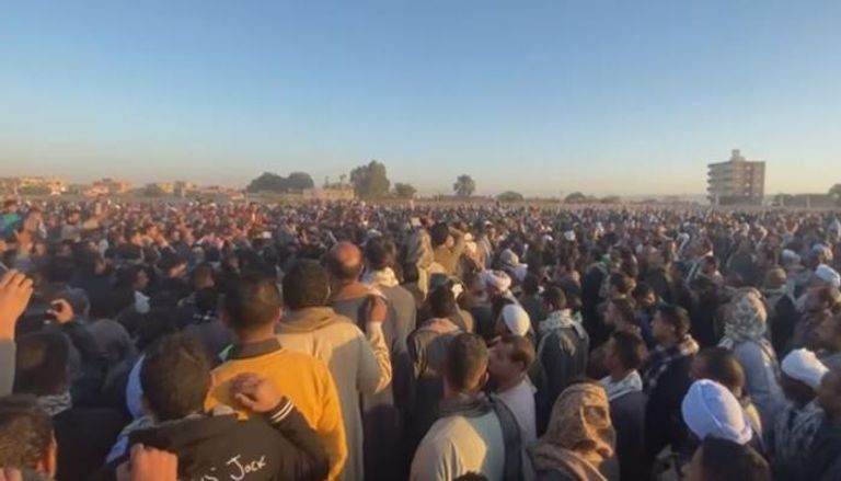 جنازة كمال المرسي ضحية حادث جهينة في مصر