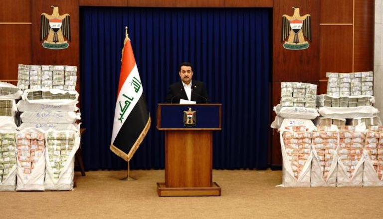 رئيس الوزراء العراقي خلال إعلان استرداد جزء من الأموال