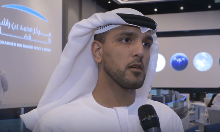 لحظة إطلاق المستكشف الإماراتي راشد