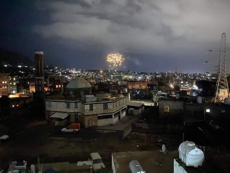 يمنيون يتابعون مباراة المغرب أمام البرتغال