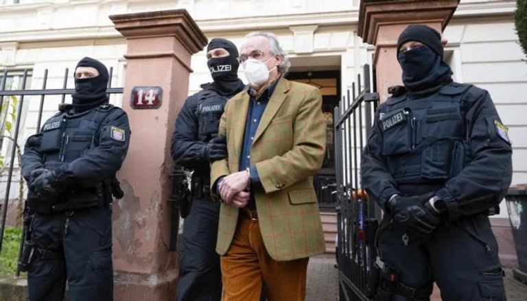 الشرطة الألمانية تعتقل الأمير هنري الثالث عشر زعيم حركة مواطني الرايخ وزيرة الداخلية الألمانية نانسي فيزر