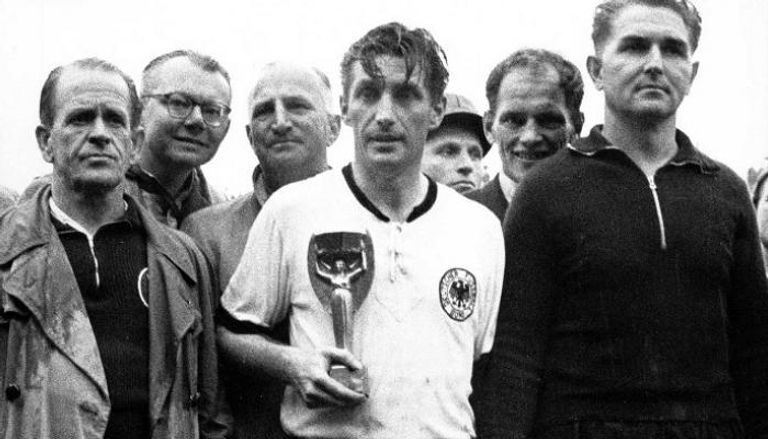 فريتز فالتر قائد منتخب ألمانيا مع كأس العالم