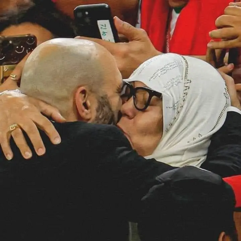 تميمة لا تخيب.. كيف استفاد نجوم المغرب من وجود أمهاتهم في كأس العالم؟ -  العالمي