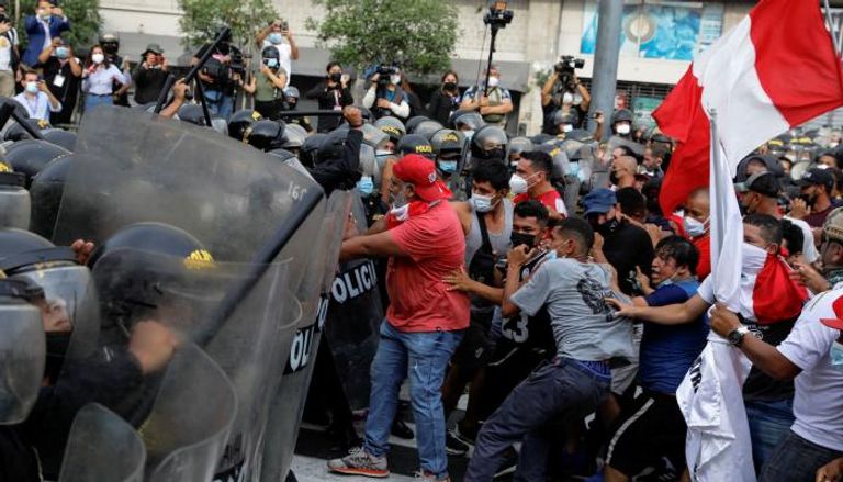 جانب من الاحتجاجات في بيرو - رويترز