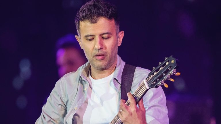 الفنان حمزة نمرة 