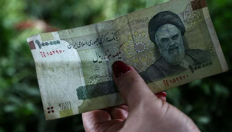 العملة الإيرانية تواصلة الانهيار بشكل غير مسبوق وسط توقعات بمواصلة السقوط