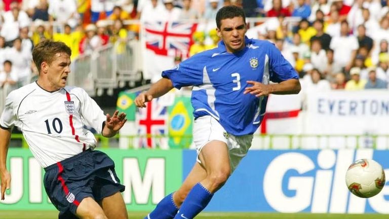 أوين يسجل هدف إنجلترا هدف رونالدينيو في إنجلترا سنة 2002