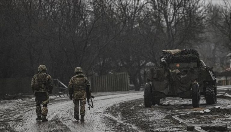 جنديان أوكرانيان في كييف- أرشيفية