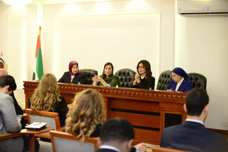 على هامش الندوة