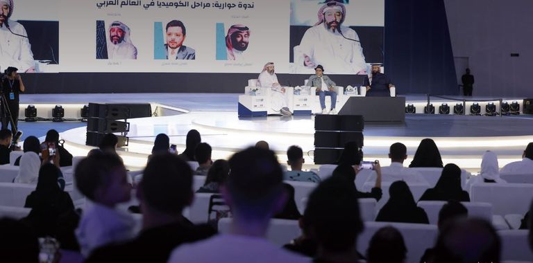 الفنان محمد هنيدي خلال حضوره معرض جدة للكتاب