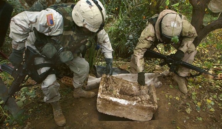 صدام حسين ومدخل حفرة