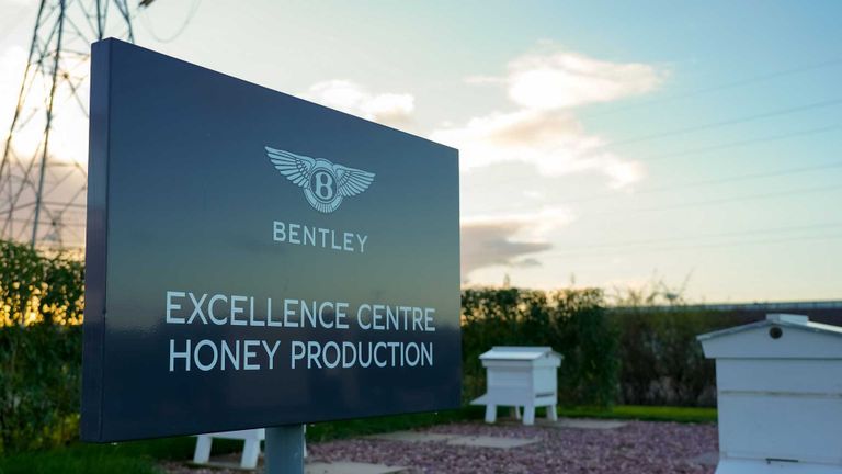 عسل من إنتاج شركة بنتلي