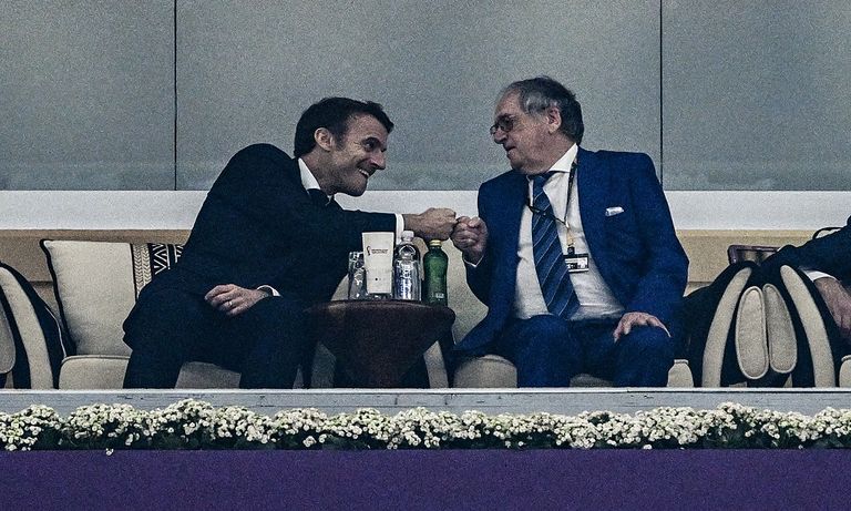 ماكرون بعد فوز المنتخب الفرنسي على نظيره المغربي - الفرنسية