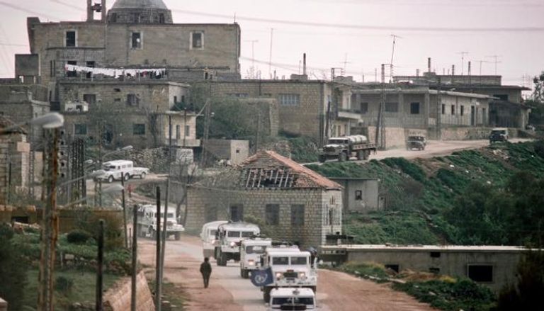 قافلة تابعة لليونيفيل تمر عبر بلدة مرجعيون جنوب لبنان 