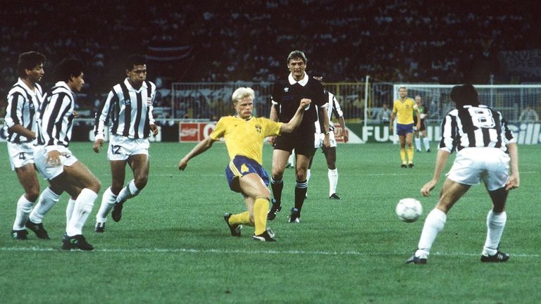 من مباراة السويد وكوستاريكا في كأس العالم 1990 كأس العالم 1990