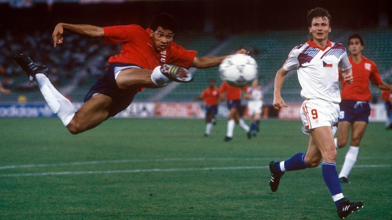من مباراة تشيكوسلوفاكيا وكوستاريكا في كأس العالم 1990 كأس العالم 1990