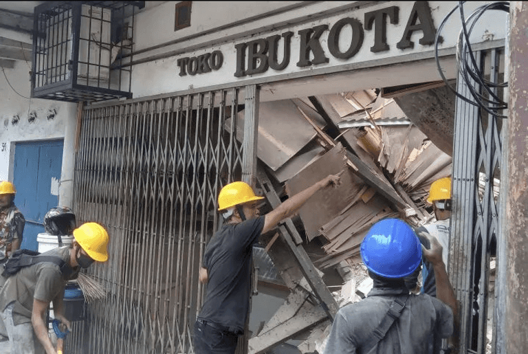 جانب من آثار الزلزال