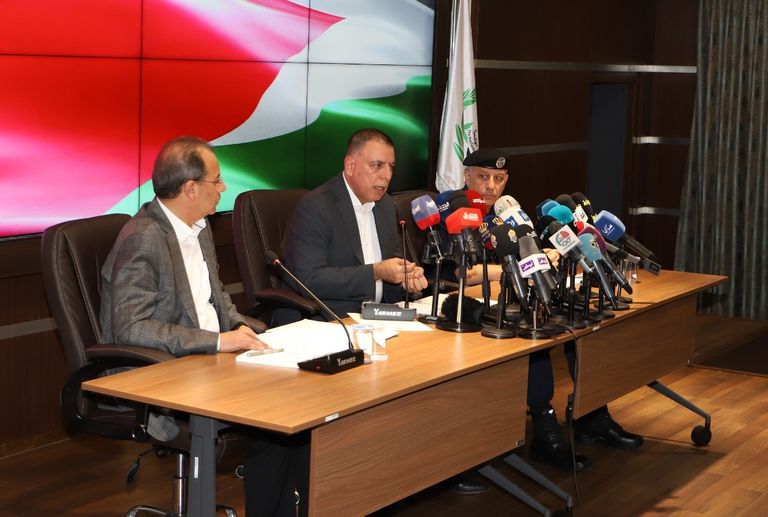 عاهل الأردن خلال تقديم واجب العزاء في العقيد الدلابيح