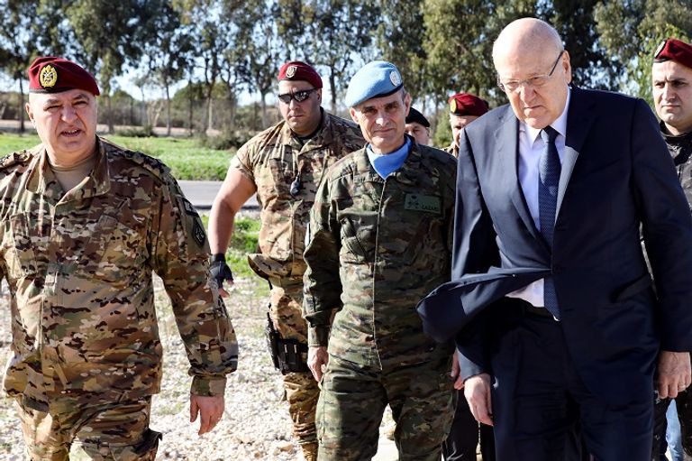 نجيب ميقاتي مع قائد اليونيفيل نجيب ميقاتي مع قائد اليونيفيل