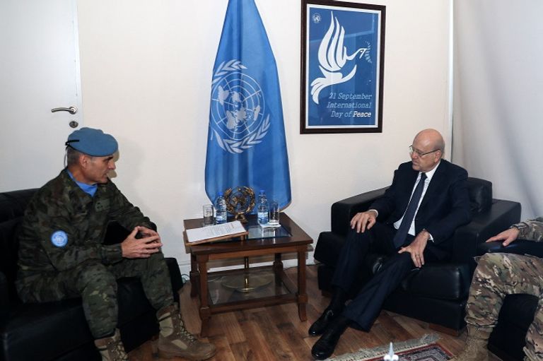 نجيب ميقاتي مع قائد اليونيفيل نجيب ميقاتي مع قائد اليونيفيل