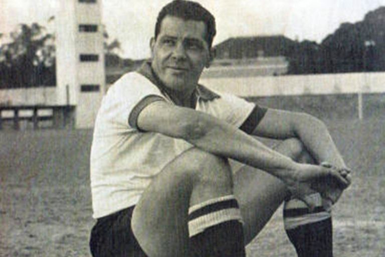 أوبدوليو فاريلا قائد منتخب أوروجواي في كأس العالم 1950 من مباراة البرازيل وأوروجواي في كأس العالم 1950