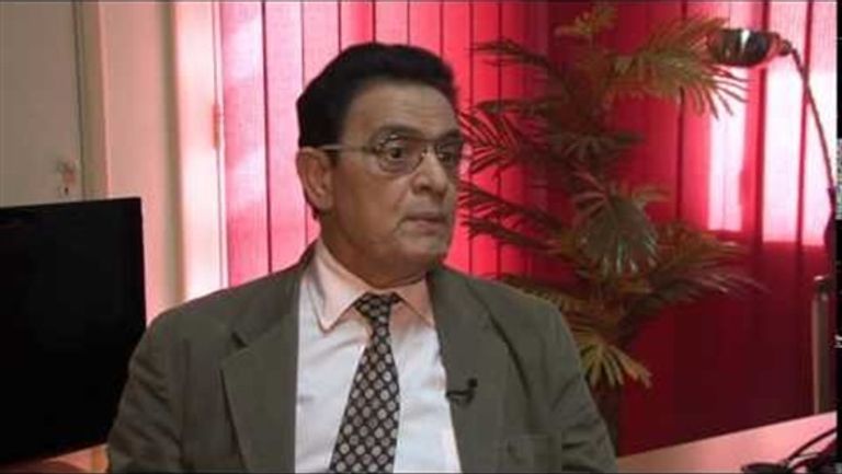 الدكتور سمير عبدالفتاح أستاذ علم النفس والاجتماع بجامعة عين شمس المصرية صورة تعبيرية