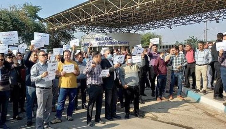 الغضب الشعبي يجتاح قطاع النفطي الإيراني الغضب الشعبي يجتاح قطاع النفط الإيراني