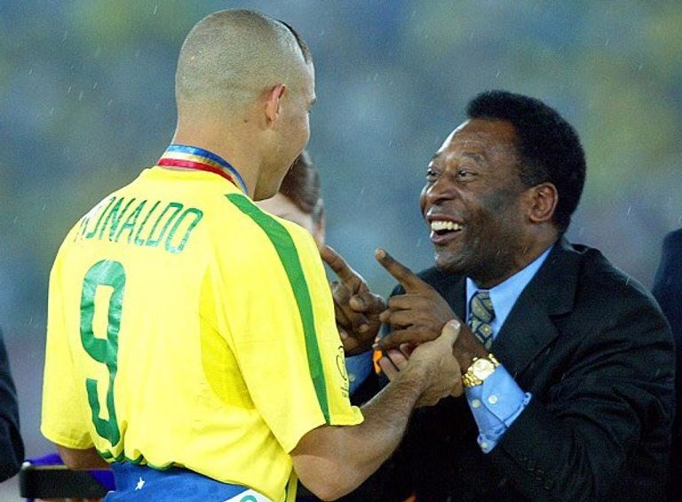 بيليه ورونالدو ليونيل ميسي قائد منتخب الأرجنتين