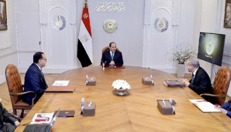جانب من اجتماع الرئيس المصري مع رئيس الورزاء ووزير التموين