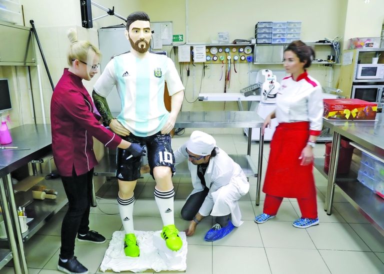 تتويج ميسي بكأس العالم 2022