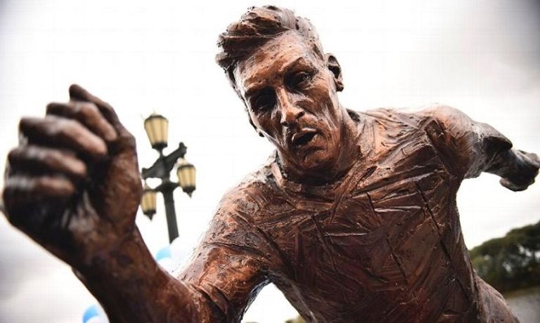 تتويج ميسي بكأس العالم 2022