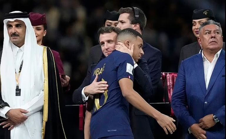 ماكرون يواسي مبابي