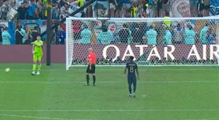 مارتينيز يستفز تشواميني