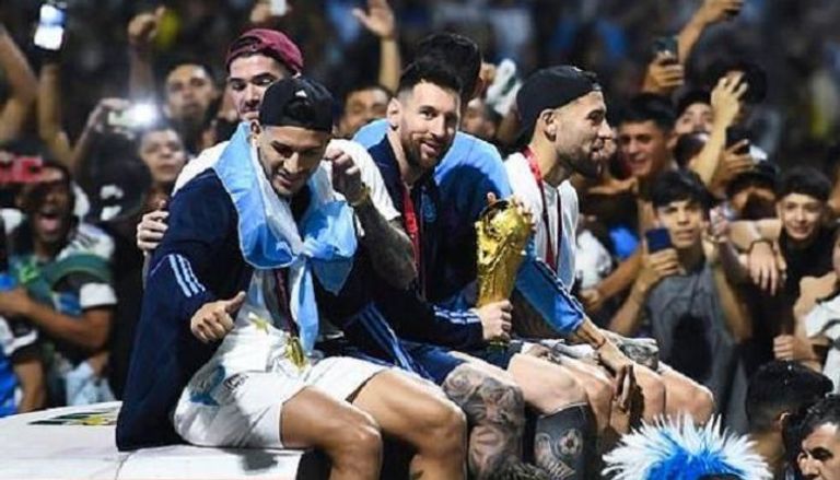 ميسي ونجوم الأرجنتين يحتفلون بكأس العالم 2022