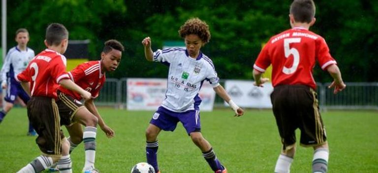 مغناس أكليوش هدف منتخب الجزائر الجديد مغناس أكليوش