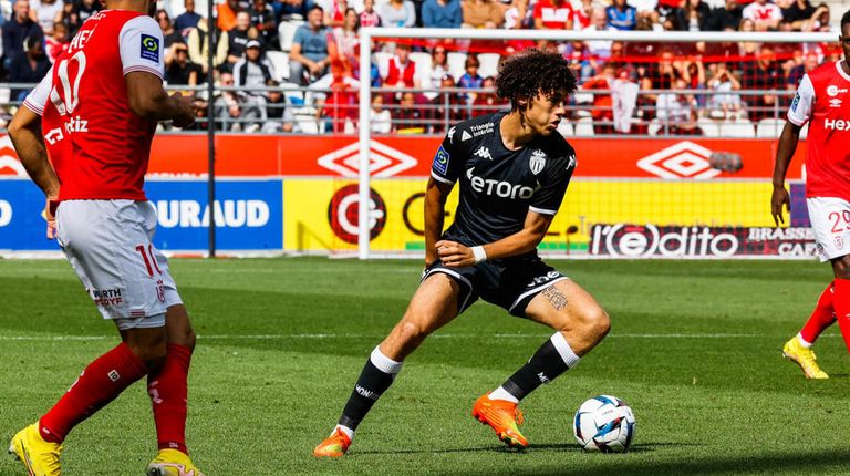 مغناس أكليوش هدف منتخب الجزائر الجديد مغناس أكليوش