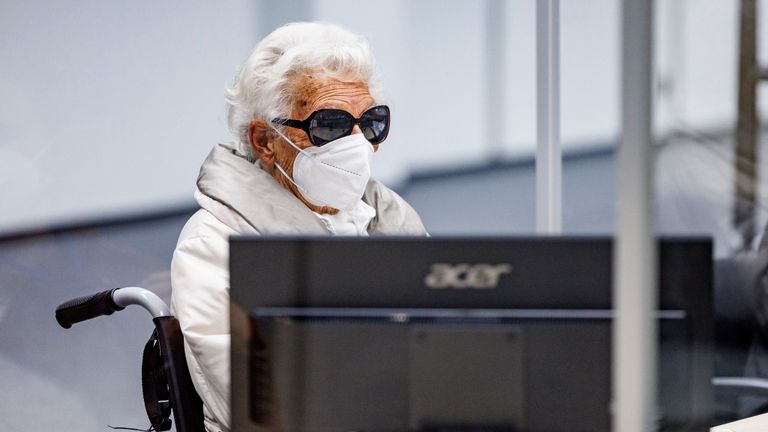 الألمانية المدانة إرمجارد فورخنر خلال محاكمتها