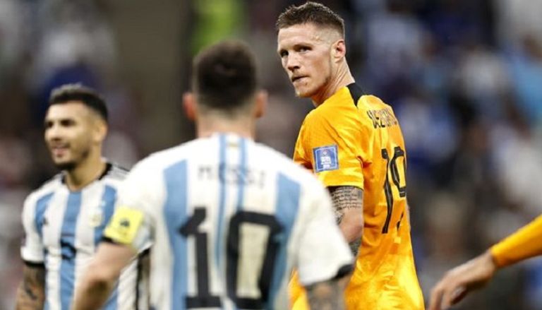 ليونيل ميسي وفوتر فيجورست ليونيل ميسي قائد منتخب الأرجنتين