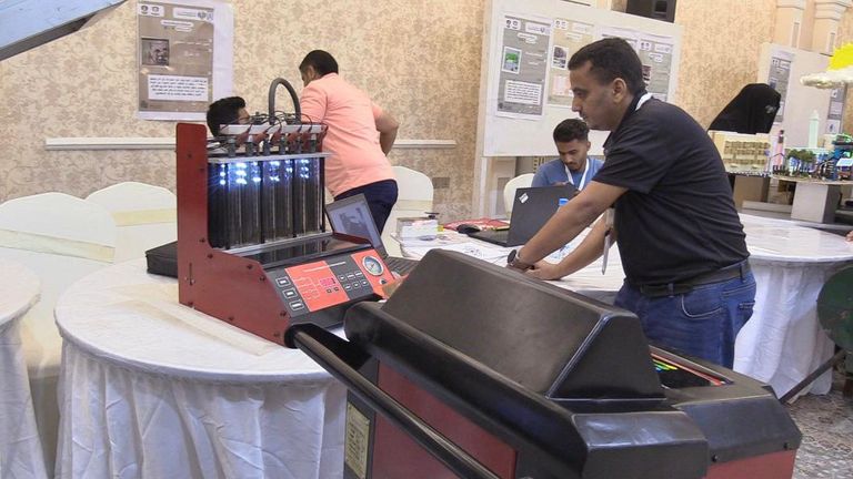 أحد ابتكارات المشاركين في معرض المخترعين في مدينة عدن اليمنية