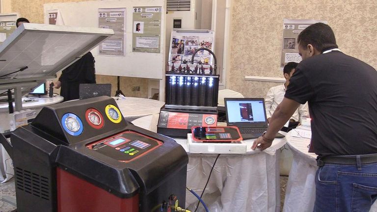 أحد ابتكارات المشاركين في معرض المخترعين في مدينة عدن اليمنية