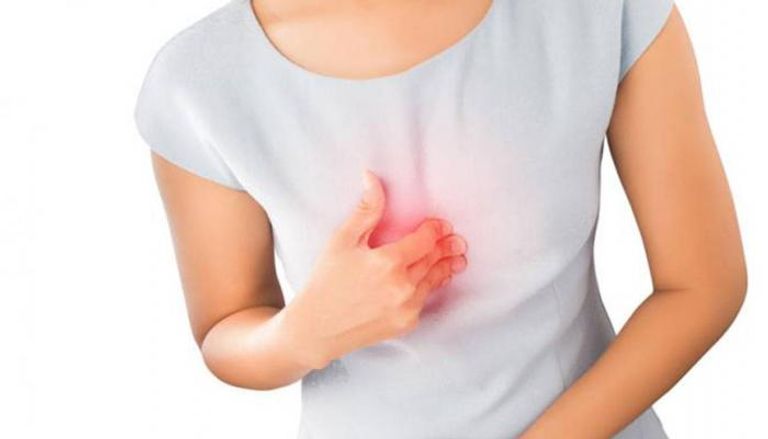 الإحساس الحارق خلف عظم الصدر من أعراض التهاب المريء - أرشيفية