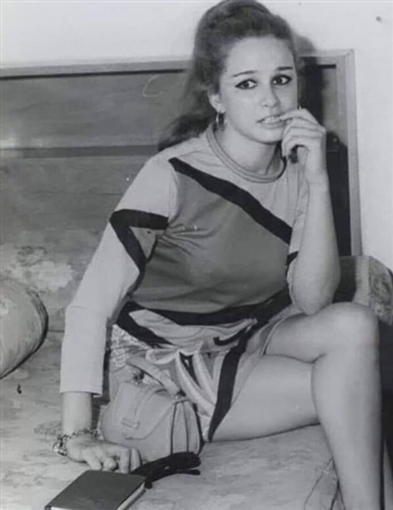 الفنانة نجلاء فتحي