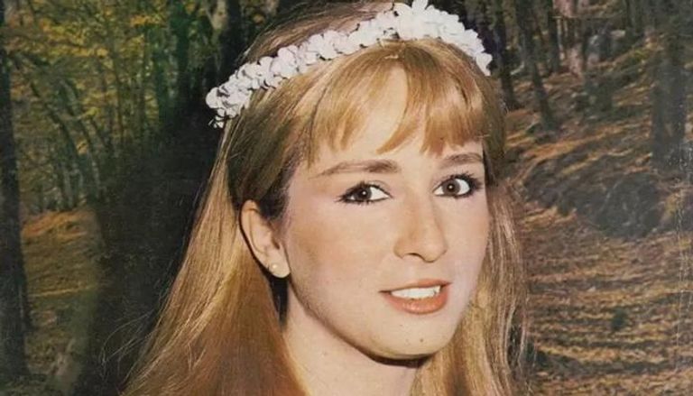 الفنانة نجلاء فتحي