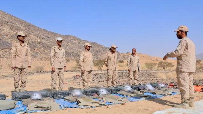 جانب من عمليات نزع الألغام في اليمن