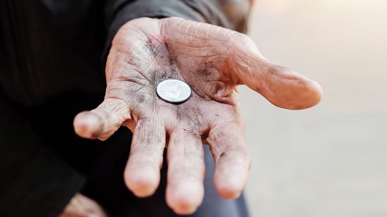 تسول الأطفال من الظواهر السلبية - أرشيفية