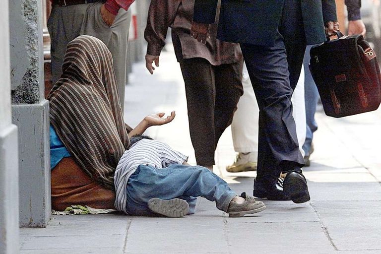 تسول الأطفال من الظواهر السلبية - أرشيفية