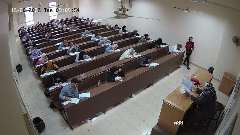 جانب من تطبيق تقنية الفيديو في الكلية