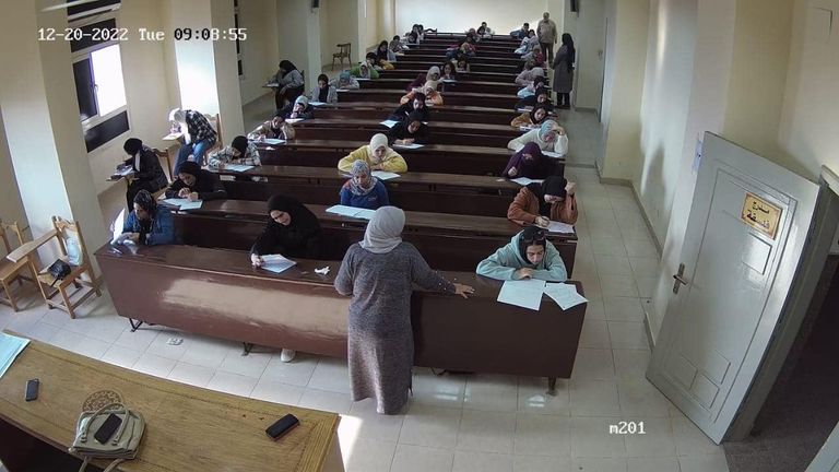 جانب من تطبيق تقنية الفيديو في الكلية